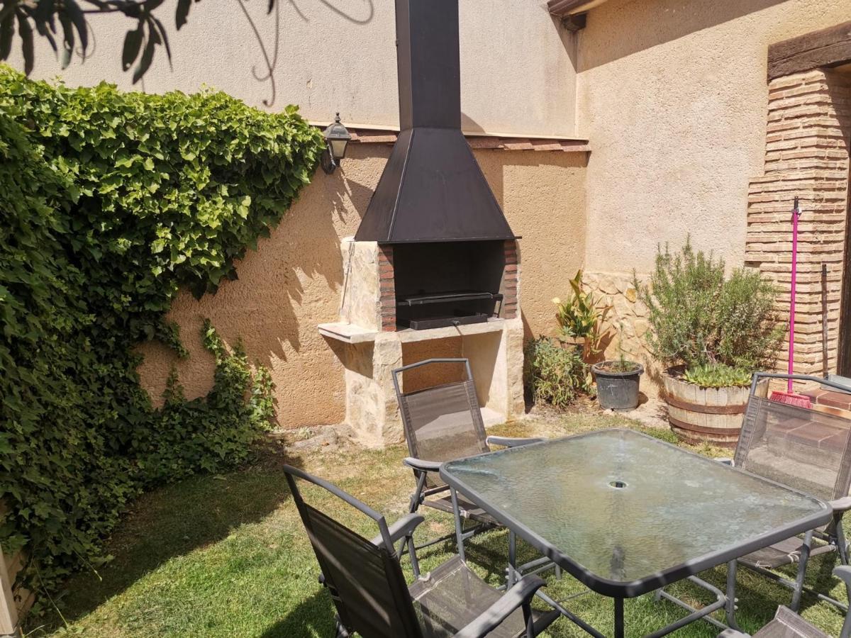 Casa Rural La Casa De Los Pollos Turrubuelo エクステリア 写真