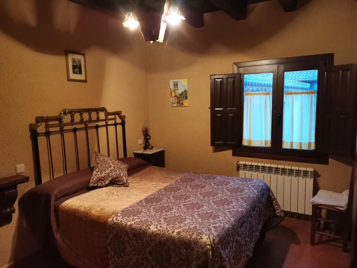 Casa Rural La Casa De Los Pollos Turrubuelo エクステリア 写真