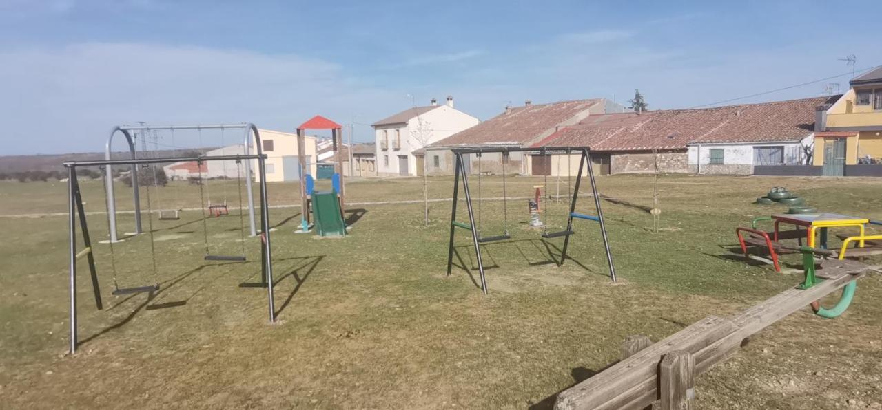 Casa Rural La Casa De Los Pollos Turrubuelo エクステリア 写真