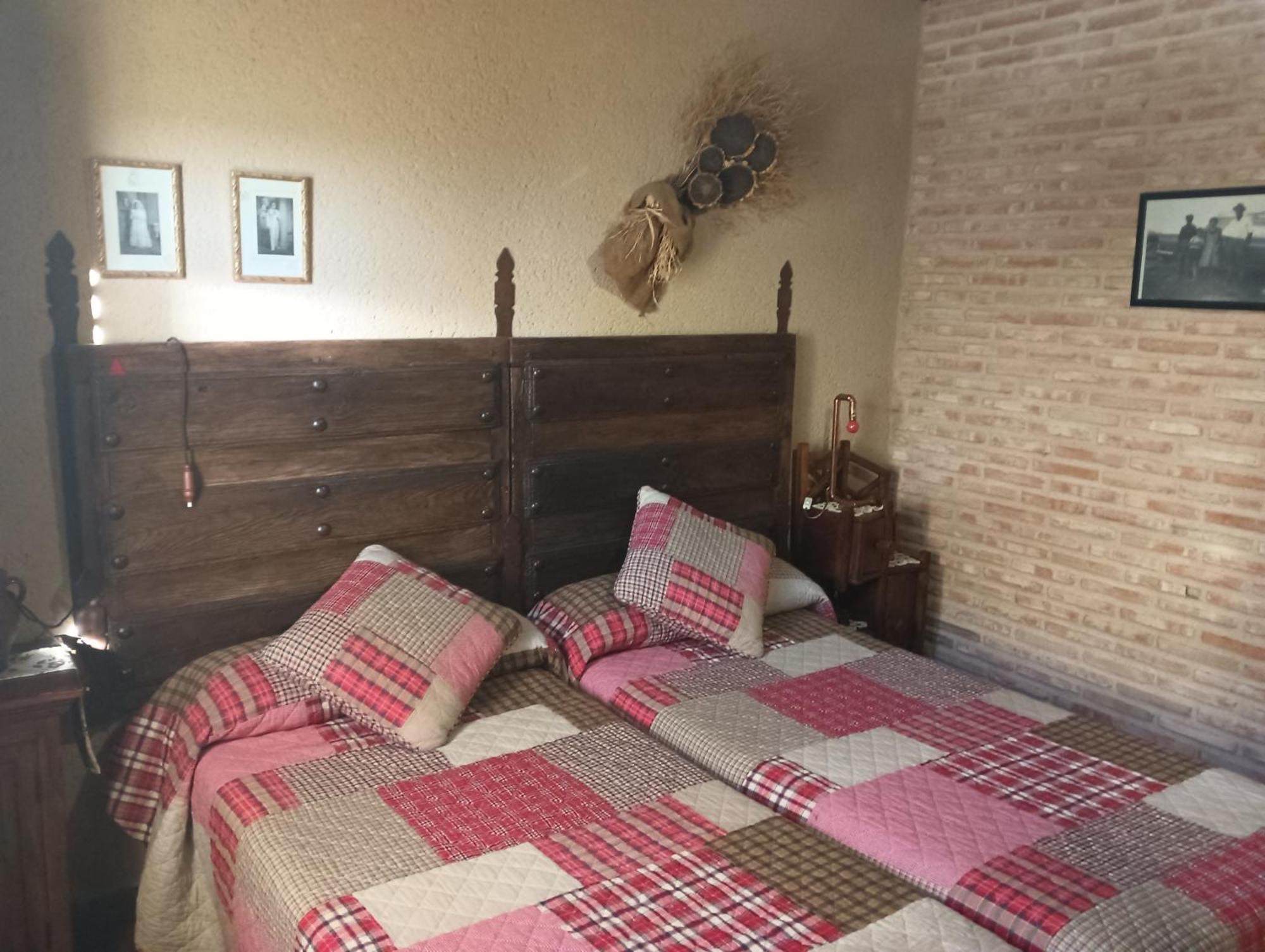 Casa Rural La Casa De Los Pollos Turrubuelo エクステリア 写真
